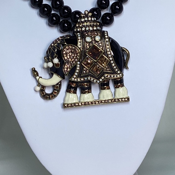 Heidi Daus “Majestic Mr. Elephant” Drop Jewelry - Picture 2 of 5